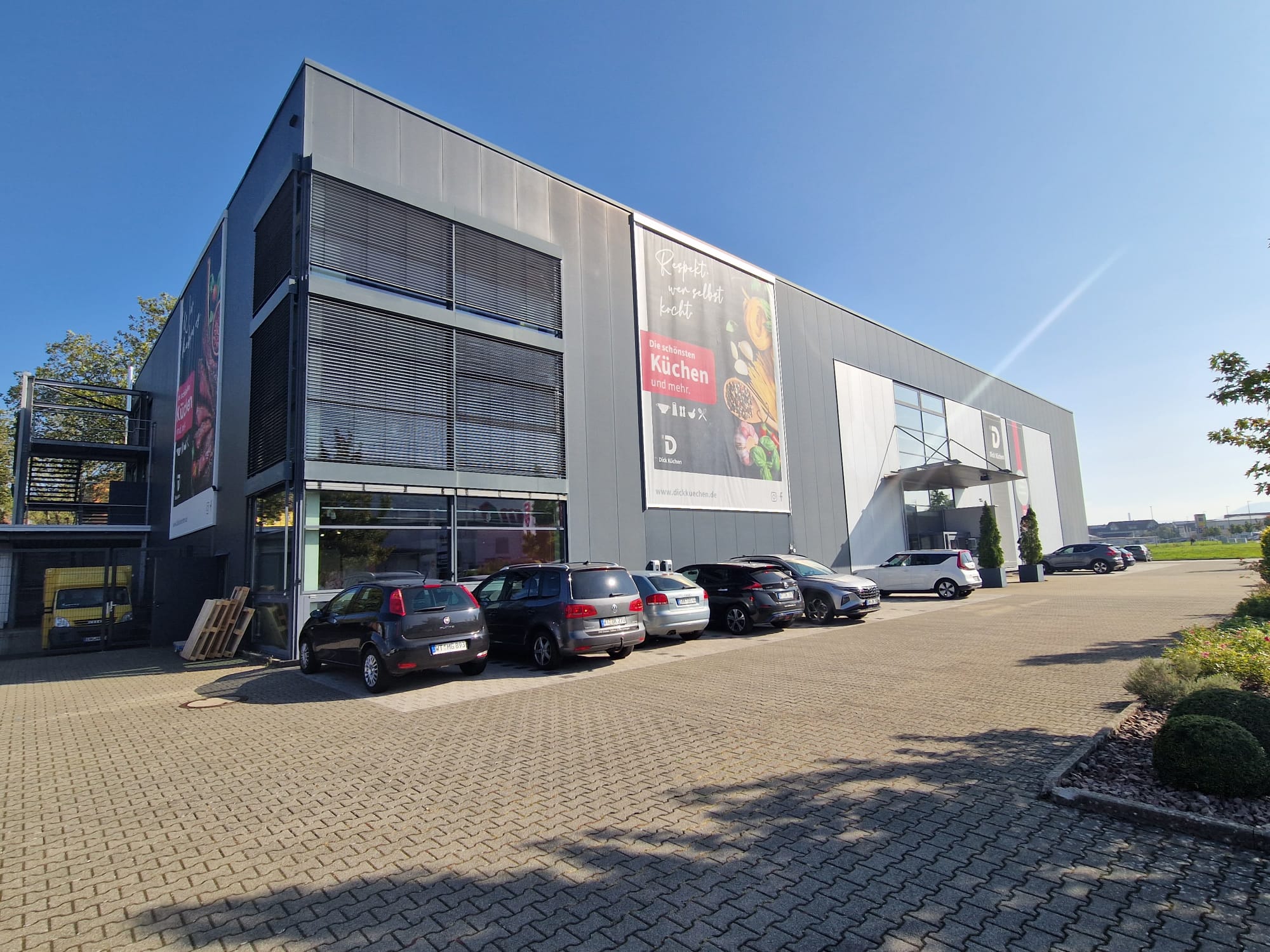 İsviçre sınırındaki Bad Säckingen'deki showroomumuz - Masaj koltuğu dünyası