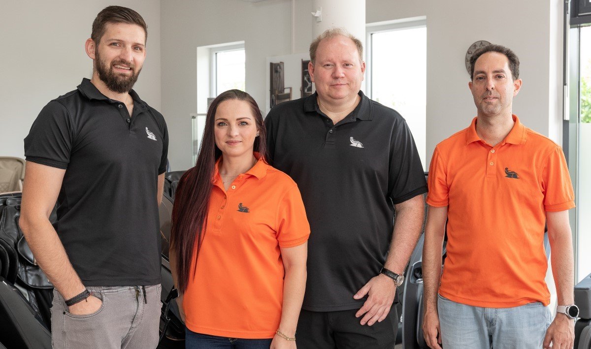 Masaj koltuğu dünyasının arkasındaki ekip: Ionel Radu, Manuela Radu, Michael Roedeske, Marco Libi